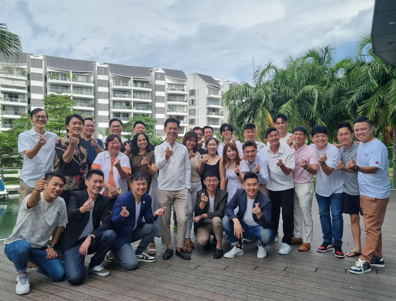 The Fendy Lee Group together